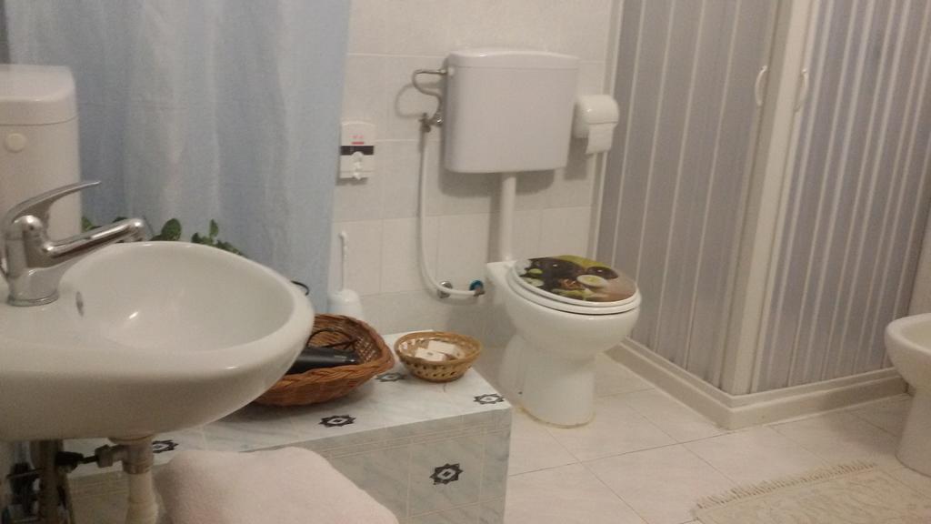 אסראלה Aci B&B חדר תמונה